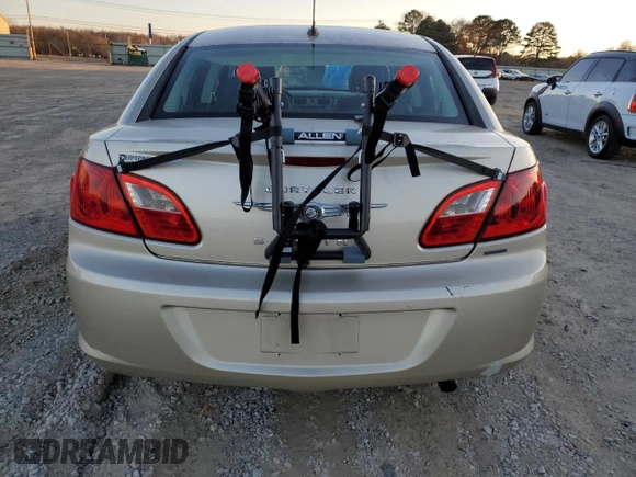 2010 Chrysler Sebring Touring z VIN 1C3CC4FBXAN119459, wystawiony jako Copart lot #47165515 z przebiegiem 125 382 mil mil oraz Szkoda całkowita • Salvage title. Historia ofert i sprzedaży dostępna na DreamBid. Obrazek 6.
