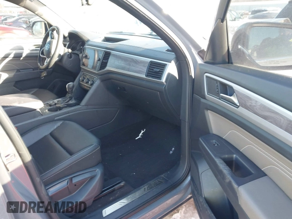 2021 Volkswagen Atlas SE with VIN 1V2KC2CA3MC223779, listed as a IAAI auction lot 41359090 with 45,426 mi miles and . Bid and sale history available at DreamBid. Image 5.