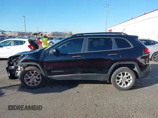 2017 Jeep Cherokee Altitude с VIN 1C4PJLABXHW540896, выставлен на аукционе IAAI как лот 41409018 с пробегом 186 679 миль миль и . История ставок и продаж доступна на DreamBid. Изображение 14.