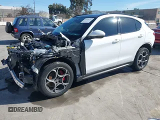 2019 Alfa Romeo Stelvio Ti Lusso z VIN ZASPAKBN1K7C36934, wystawiony jako IAAI lot #41534732 z przebiegiem Nie podano mil oraz . Historia ofert i sprzedaży dostępna na DreamBid. Obrazek 2.