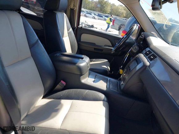 2008 GMC Sierra 1500 Work Truck with VIN 2GTEK13M381244200, listed as a IAAI auction lot 41601941 with 211,765 mi miles. Bid and sale history available at carsss.com. Image 5.