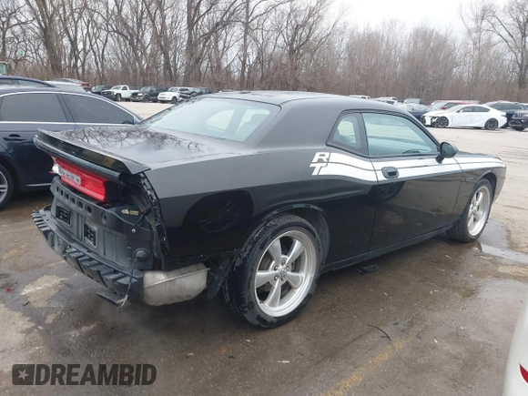 2010 Dodge Challenger R/T Classic z VIN 2B3CJ5DT8AH184131, wystawiony jako IAAI lot #41525482 z przebiegiem 97 143 mil mil oraz . Historia ofert i sprzedaży dostępna na DreamBid. Obrazek 4.