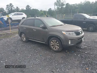 2015 Kia Sorento EX с VIN 5XYKU4A75FG585533, выставлен на аукционе IAAI как лот 42443875 с пробегом 238 232 миль миль и . История ставок и продаж доступна на DreamBid. Изображение 1.