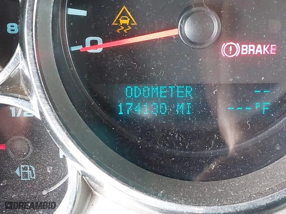 2010 Chevrolet Silverado 1500 LT with VIN 1GCSKSE3XAZ172390, listed as a IAAI auction lot 41839627 with 174,130 mi miles. Bid and sale history available at carsss.com. Image 7.