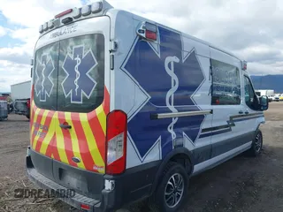 2022 Ford Transit z VIN 1FDBR1CG6NKA76214, wystawiony jako IAAI lot #42150218 z przebiegiem Nie podano mil oraz . Historia ofert i sprzedaży dostępna na DreamBid. Obrazek 4.