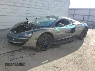2017 McLaren 570S z VIN SBM13DAA0HW002700, wystawiony jako Copart lot #72814524 z przebiegiem Nie podano mil oraz Szkody całkowita. Historia ofert i sprzedaży dostępna na DreamBid. Obrazek 1.