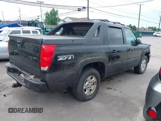2005 Chevrolet Avalanche Z71 z VIN 3GNEK12Z25G222275, wystawiony jako IAAI lot #42616935 z przebiegiem 168 984 mil mil oraz . Historia ofert i sprzedaży dostępna na DreamBid. Obrazek 4.