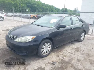 2005 Toyota Camry STD z VIN 4T1BE32K55U005622, wystawiony jako IAAI lot #42418784 z przebiegiem 196 077 mil mil oraz . Historia ofert i sprzedaży dostępna na DreamBid. Obrazek 2.
