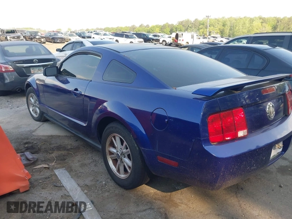 2006 Ford Mustang Standard with VIN 1ZVFT80N865227313, listed as a IAAI auction lot 42069301 with 170,528 mi miles. Bid and sale history available at carsss.com. Image 3.