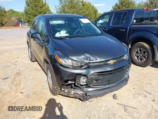 2020 Chevrolet Trax LS z VIN 3GNCJKSB4LL214637, wystawiony jako IAAI lot #41995529 z przebiegiem 48 426 mil mil oraz . Historia ofert i sprzedaży dostępna na DreamBid. Obrazek 1.