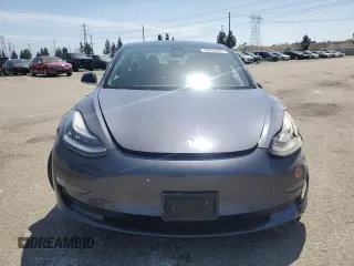 2020 Tesla Model 3 Standard Range Plus z VIN 5YJ3E1EA5LF644296, wystawiony jako Copart lot #56953645 z przebiegiem 89 356 mil mil oraz Szkoda całkowita • Salvage title. Historia ofert i sprzedaży dostępna na DreamBid. Obrazek 5.
