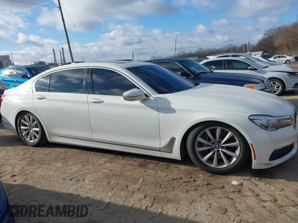2018 BMW 7 Series 740i with VIN WBA7E2C50JG742505, listed as a IAAI auction lot 41238238 with 111,901 mi miles. Bid and sale history available at carsss.com. Image 13.