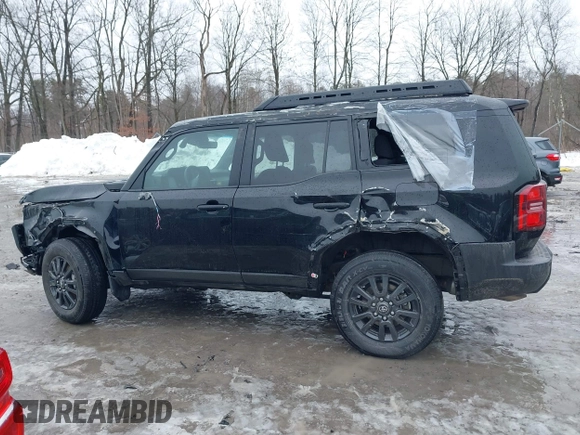 2024 Toyota Land Cruiser z VIN JTEABFAJ6RK007928, wystawiony jako IAAI lot #41575919 z przebiegiem 9282 mil mil oraz . Historia ofert i sprzedaży dostępna na DreamBid. Obrazek 14.