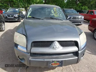 2008 Mitsubishi Raider LS z VIN 1Z7HC28K68S619590, wystawiony jako IAAI lot #42305142 z przebiegiem 185 622 mil mil oraz . Historia ofert i sprzedaży dostępna na DreamBid. Obrazek 6.
