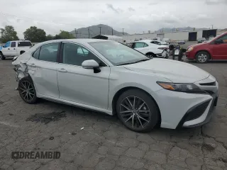 2022 Toyota Camry SE with VIN 4T1G11AK4NU058724, listed as a Copart auction lot 53511615 with 63,235 mi miles and Salvage Title. Bid and sale history available at DreamBid. Image 4.