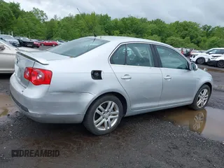 2007 Volkswagen Jetta Wolfsburg Edition с VIN 3VWEG71K67M155277, выставлен на аукционе IAAI как лот 42348863 с пробегом 141 788 миль миль и . История ставок и продаж доступна на DreamBid. Изображение 6.