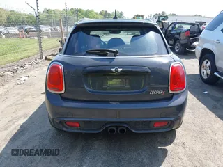 2017 MINI Hardtop 4 Door Cooper S z VIN WMWXU3C52H2D32498, wystawiony jako IAAI lot #42000212 z przebiegiem 70 231 mil mil oraz . Historia ofert i sprzedaży dostępna na DreamBid. Obrazek 16.