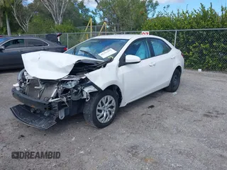 2018 Toyota Corolla L z VIN 5YFBURHE6JP849560, wystawiony jako IAAI lot #41321313 z przebiegiem 136 310 mil mil oraz . Historia ofert i sprzedaży dostępna na DreamBid. Obrazek 17.