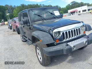 2007 Jeep Wrangler X z VIN 1J4GA39157L141058, wystawiony jako IAAI lot #42291876 z przebiegiem 224 903 mil mil oraz . Historia ofert i sprzedaży dostępna na DreamBid. Obrazek 1.