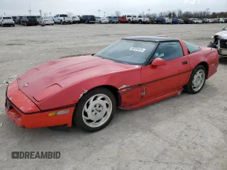 1990 Chevrolet Corvette z VIN 1G1YY2388L5111730, wystawiony jako Copart lot #50701675 z przebiegiem 107 556 mil mil oraz Czysty tytuł • Clean title. Historia ofert i sprzedaży dostępna na DreamBid. Obrazek 1.