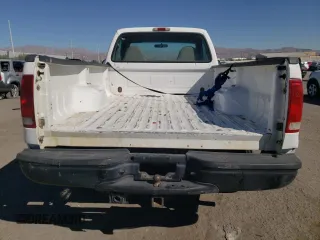 2001 Ford F-250 XL z VIN 1FTNF21L31EC98816, wystawiony jako Copart lot #72825944 z przebiegiem 145 083 mil mil oraz Szkoda całkowita • Salvage title. Historia ofert i sprzedaży dostępna na DreamBid. Obrazek 6.