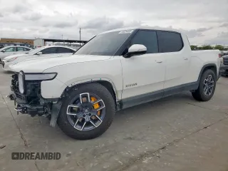 2022 Rivian R1T Adventure z VIN 7FCTGAAA8NN013508, wystawiony jako Copart lot #50834485 z przebiegiem Nie podano mil oraz Szkody całkowita. Historia ofert i sprzedaży dostępna na DreamBid. Obrazek 1.