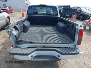 2004 Nissan Frontier XE z VIN 1N6DD26T14C479565, wystawiony jako IAAI lot #42010408 z przebiegiem Nie podano mil oraz . Historia ofert i sprzedaży dostępna na DreamBid. Obrazek 16.