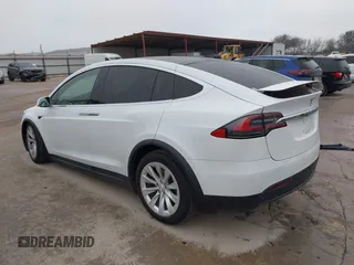 2020 Tesla Model X Long Range with VIN 5YJXCDE2XLF284847, listed as a IAAI auction lot 41595151 with 29,466 mi miles. Bid and sale history available at carsss.com. Image 3.