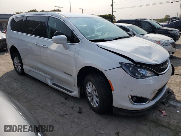 2018 Chrysler Pacifica Touring Plus z VIN 2C4RC1FG3JR100514, wystawiony jako Copart lot #71270634 z przebiegiem 62 517 mil mil oraz Szkoda całkowita • Salvage title. Historia ofert i sprzedaży dostępna na DreamBid. Obrazek 4.
