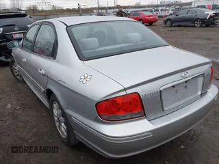 2005 Hyundai Sonata GLS with VIN KMHWF35H15A134005, listed as a IAAI auction lot 41820678 with 142,162 mi miles. Bid and sale history available at carsss.com. Image 3.