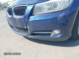 2011 BMW 3 Series 335i xDrive z VIN WBAPL5G53BNN22645, wystawiony jako IAAI lot #42505727 z przebiegiem 136 518 mil mil oraz . Historia ofert i sprzedaży dostępna na DreamBid. Obrazek 6.