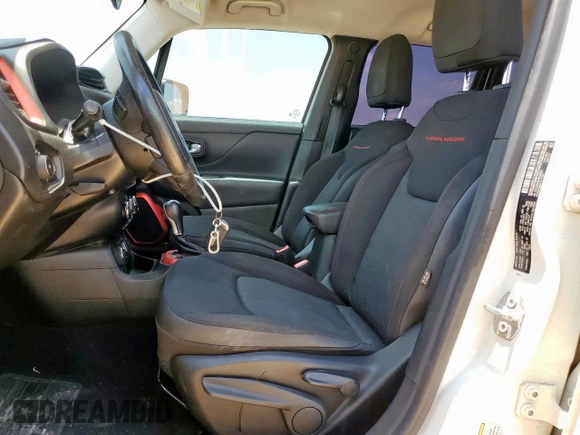 2017 Jeep Renegade Trailhawk z VIN ZACCJBCB5HPE59954, wystawiony jako Copart lot #58703705 z przebiegiem 155 407 mil mil oraz Szkoda całkowita • Salvage title. Historia ofert i sprzedaży dostępna na DreamBid. Obrazek 7.