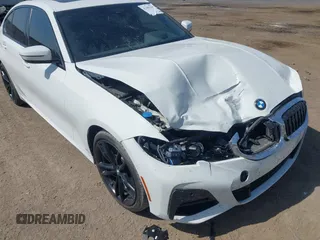 2019 BMW 3 Series 330i xDrive with VIN WBA5R7C52KAJ82760, listed as a IAAI auction lot 42485304 with 43,298 mi miles and . Bid and sale history available at DreamBid. Image 6.