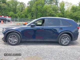 2024 Mazda CX-90 Select z VIN JM3KKAHD4R1142933, wystawiony jako IAAI lot #42269979 z przebiegiem 30 373 mil mil oraz . Historia ofert i sprzedaży dostępna na DreamBid. Obrazek 14.