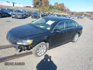 2012 Volkswagen Passat SE z VIN 1VWBP7A32CC077832, wystawiony jako IAAI lot #40637993 z przebiegiem 146 698 mil mil oraz . Historia ofert i sprzedaży dostępna na DreamBid. Obrazek 2.