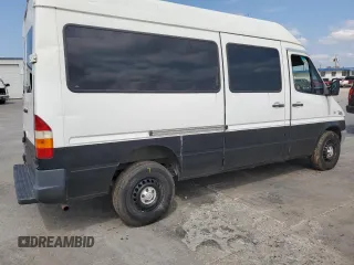 2003 Dodge Sprinter Passenger with VIN WD5WD642635522380, listed as a Copart auction lot 70263184 with 166,639 mi miles and Salvage Title. Bid and sale history available at carsss.com. Image 3.
