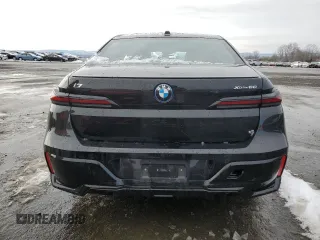 2024 BMW i7 xDrive60 z VIN WBY53EJ03RCP66405, wystawiony jako Copart lot #86143024 z przebiegiem 8304 mil mil oraz Szkody całkowita. Historia ofert i sprzedaży dostępna na DreamBid. Obrazek 6.