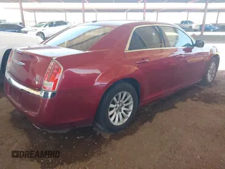 2013 Chrysler 300 z VIN 2C3CCAAG8DH633681, wystawiony jako IAAI lot #42284307 z przebiegiem 199 898 mil mil oraz . Historia ofert i sprzedaży dostępna na DreamBid. Obrazek 4.