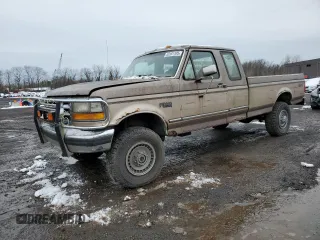 1993 Ford F-250 with VIN 1FTHX26M7PKA39302, listed as a Copart auction lot 43181105 with 274,377 mi miles and Salvage Title. Bid and sale history available at carsss.com. Image 1.