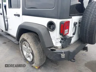 2017 Jeep Wrangler Unlimited Sport z VIN 1C4BJWDGXHL623183, wystawiony jako IAAI lot #42373238 z przebiegiem 98 972 mil mil oraz . Historia ofert i sprzedaży dostępna na DreamBid. Obrazek 6.