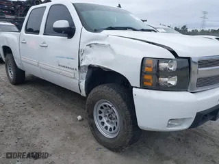 2009 Chevrolet Silverado 1500 LTZ with VIN 3GCEK33MX9G111454, listed as a IAAI auction lot 41148492 with 303,878 mi miles. Bid and sale history available at carsss.com. Image 6.