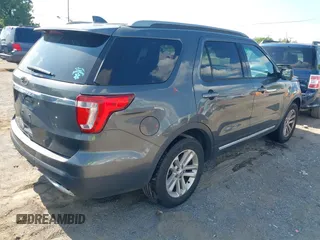2017 Ford Explorer XLT z VIN 1FM5K7D85HGA07243, wystawiony jako IAAI lot #42672521 z przebiegiem 214 644 mil mil oraz . Historia ofert i sprzedaży dostępna na DreamBid. Obrazek 4.