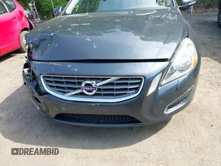 2013 Volvo S60 T5 Premier z VIN YV1612FS8D2209602, wystawiony jako IAAI lot #42226472 z przebiegiem 161 889 mil mil oraz . Historia ofert i sprzedaży dostępna na DreamBid. Obrazek 12.