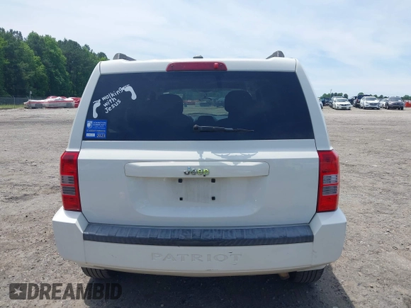 2010 Jeep Patriot Latitude z VIN 1J4NT1GA1AD621060, wystawiony jako IAAI lot #42295782 z przebiegiem 158 352 mil mil oraz . Historia ofert i sprzedaży dostępna na DreamBid. Obrazek 17.