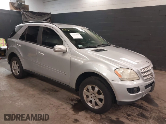 2006 Mercedes-Benz M 350 with VIN 4JGBB86E56A083539, listed as a IAAI auction lot 42172585 with 130,514 mi miles and . Bid and sale history available at DreamBid. Image 1.