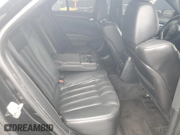 2015 Chrysler 300 S z VIN 2C3CCABG9FH780710, wystawiony jako Copart lot #57951145 z przebiegiem 126 268 mil mil oraz Szkoda całkowita • Salvage title. Historia ofert i sprzedaży dostępna na DreamBid. Obrazek 10.