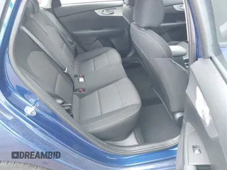 2023 Kia Forte LXS z VIN 3KPF24AD1PE602579, wystawiony jako IAAI lot #41760080 z przebiegiem 28 424 mil mil oraz . Historia ofert i sprzedaży dostępna na DreamBid. Obrazek 8.