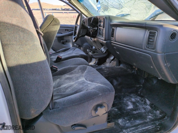 2000 GMC New Sierra 1500 SL with VIN 1GTEC14W9YE124624, listed as a Copart auction lot 42203935 with NaN miles and Salvage Title. Bid and sale history available at carsss.com. Image 10.