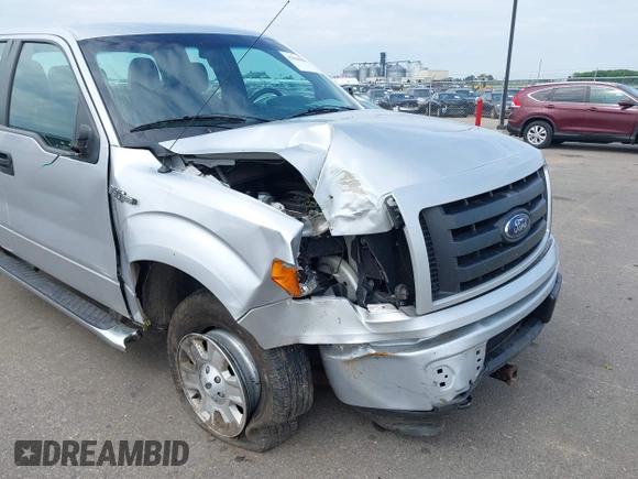 2012 Ford F-150 XL z VIN 1FTFX1EF4CKE22564, wystawiony jako IAAI lot #42444005 z przebiegiem 127 308 mil mil oraz . Historia ofert i sprzedaży dostępna na DreamBid. Obrazek 6.