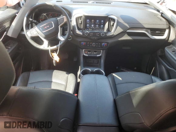 2024 GMC Terrain SLT z VIN 3GKALVEG6RL261457, wystawiony jako Copart lot #62689615 z przebiegiem 36 594 mil mil oraz Nie do naprawy • Non repairable. Historia ofert i sprzedaży dostępna na DreamBid. Obrazek 8.